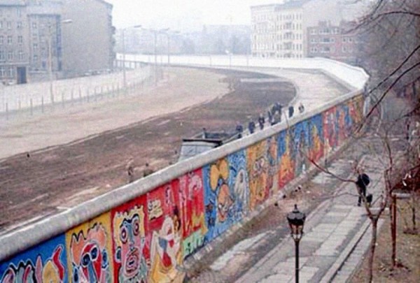 چرا دیوار برلین ساخته شد